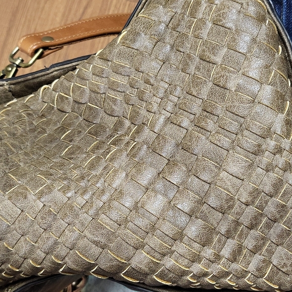 VIMODA WOVEN FAUX LEATHER CONVERTIBLE BAG - Picture 15 of 15